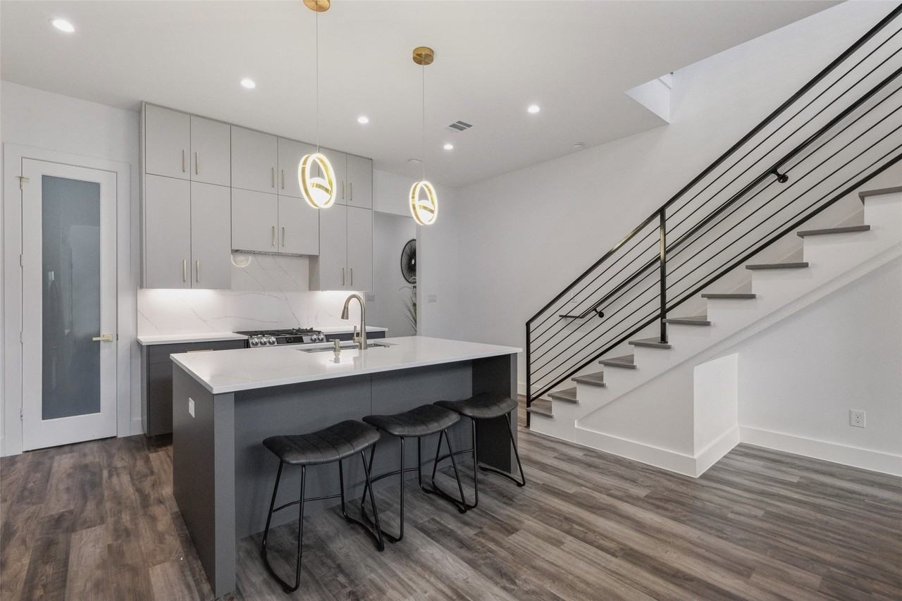 2427 Vagas St - Photo 6 of 30