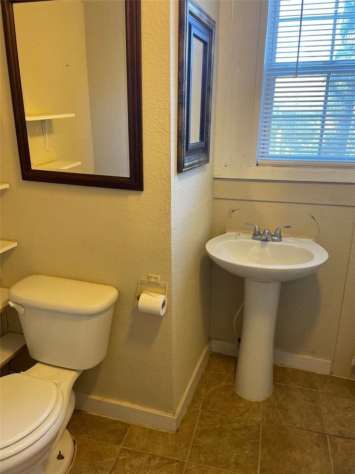 857 Vine St - Photo 6 of 7