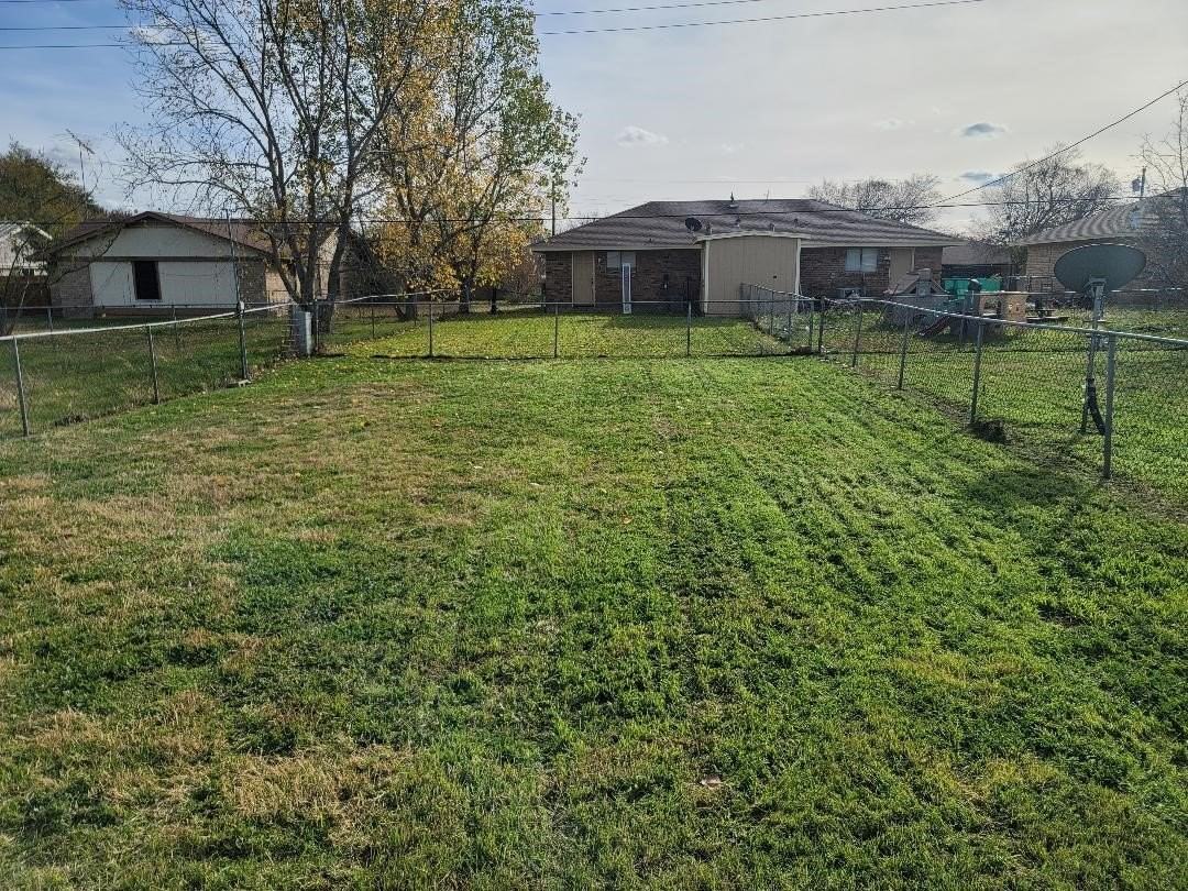 66 Lori Dr #B - Photo 2 of 11