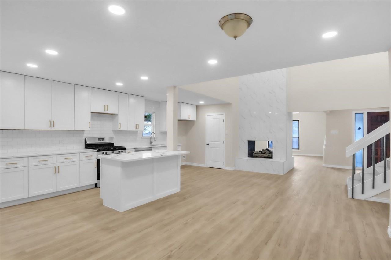 600 Flintridge Ct - Photo 4 of 14