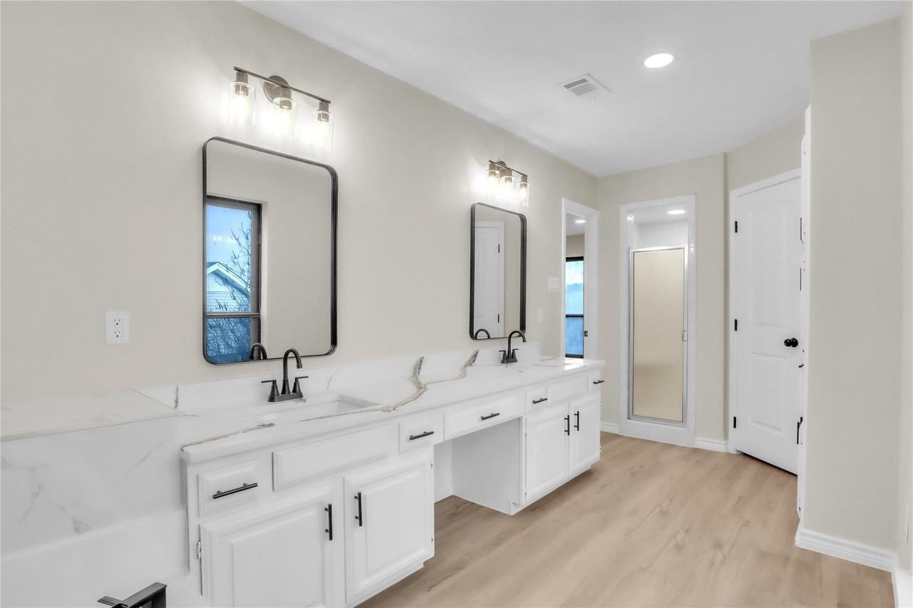 600 Flintridge Ct - Photo 7 of 14