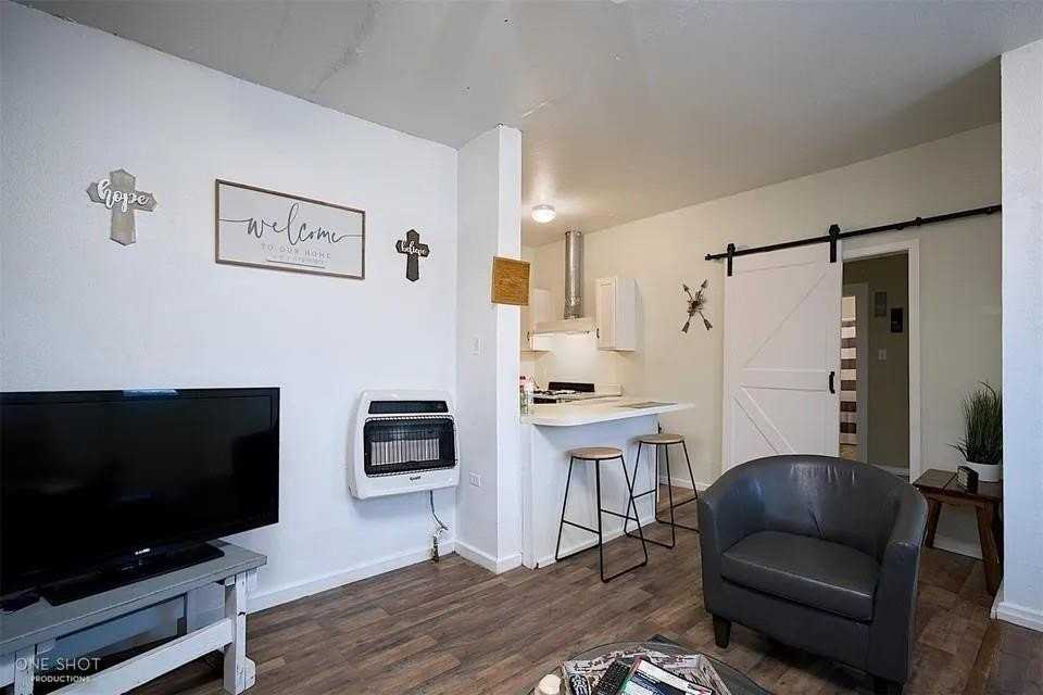 140 Merchant St #1 - Photo 4 of 19