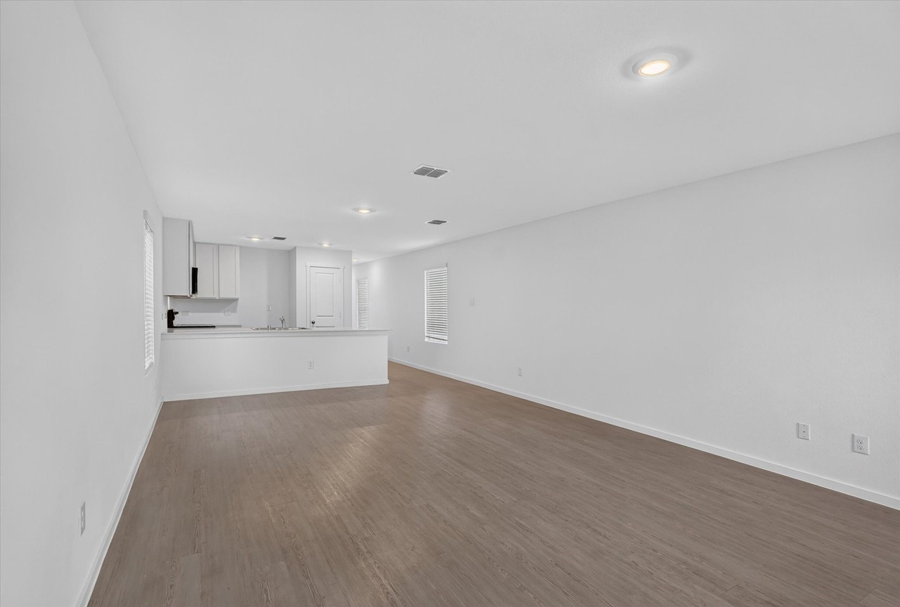 924 Sandhill Crane Ln - Photo 4 of 32
