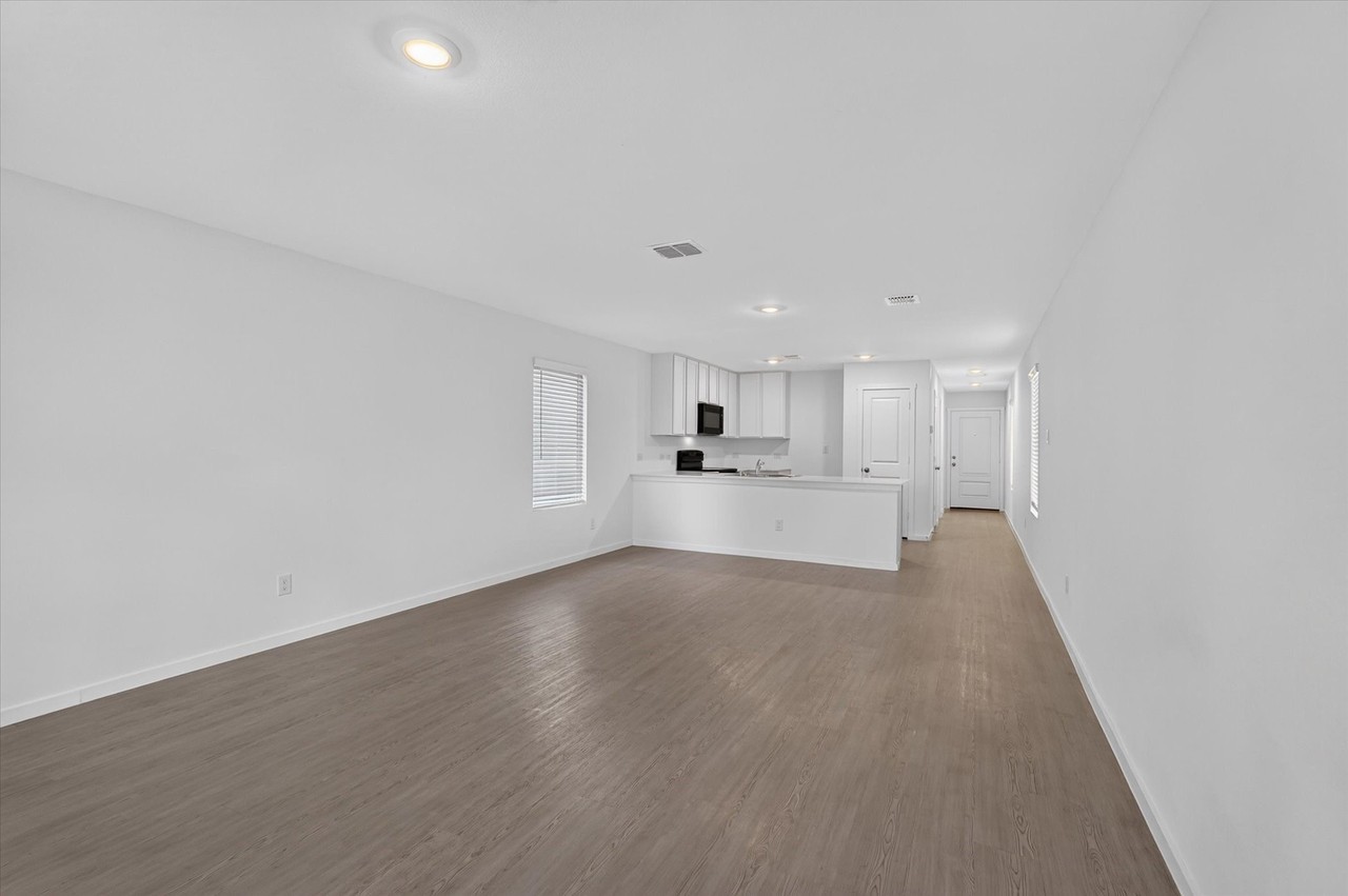 924 Sandhill Crane Ln - Photo 5 of 32