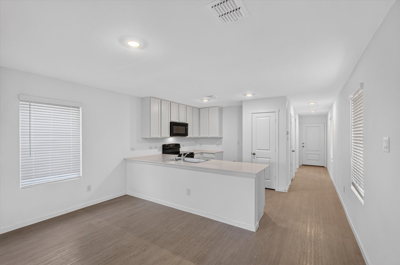 924 Sandhill Crane Ln - Photo 6 of 32