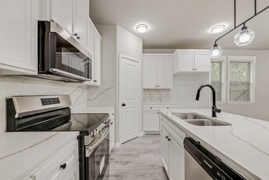 5612 Black Pine Cir - Photo 5 of 17