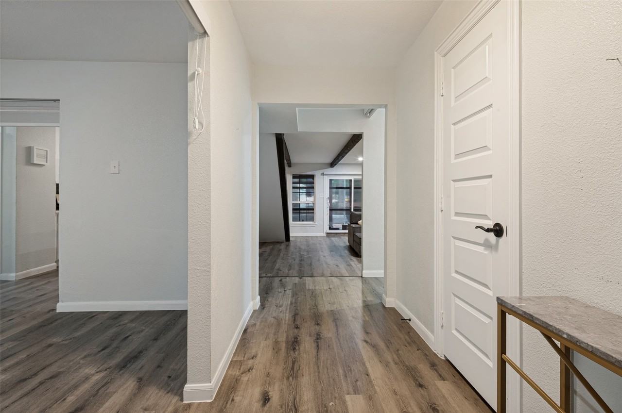 1801 Green Oaks Dr - Photo 2 of 25