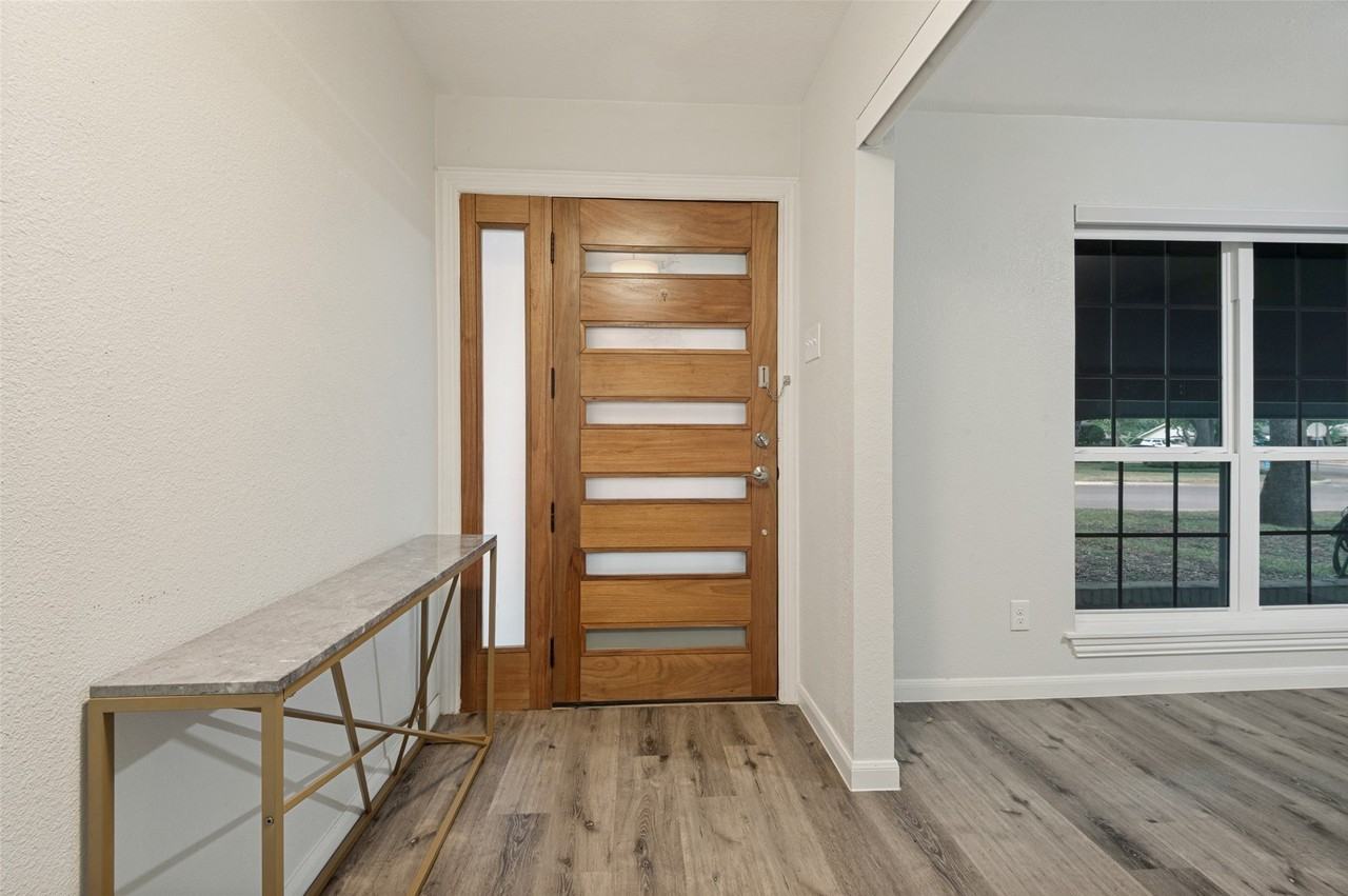 1801 Green Oaks Dr - Photo 4 of 25