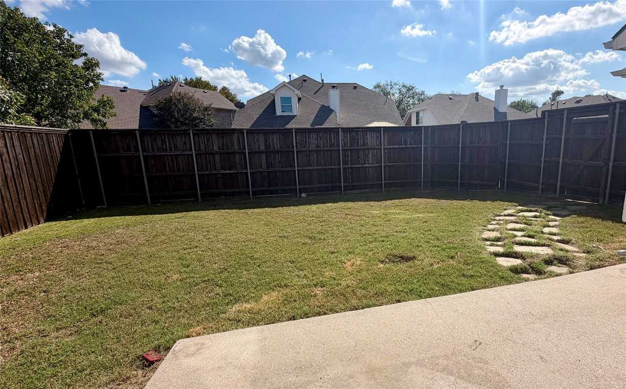 3927 Willow Bend Dr - Photo 3 of 17