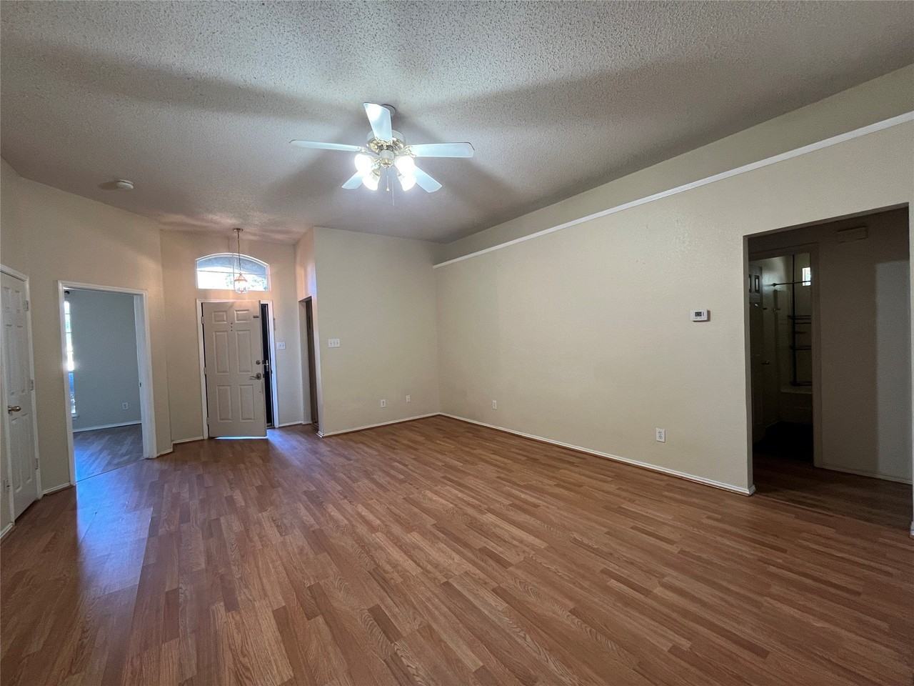 829 Shoreline Dr - Photo 4 of 20