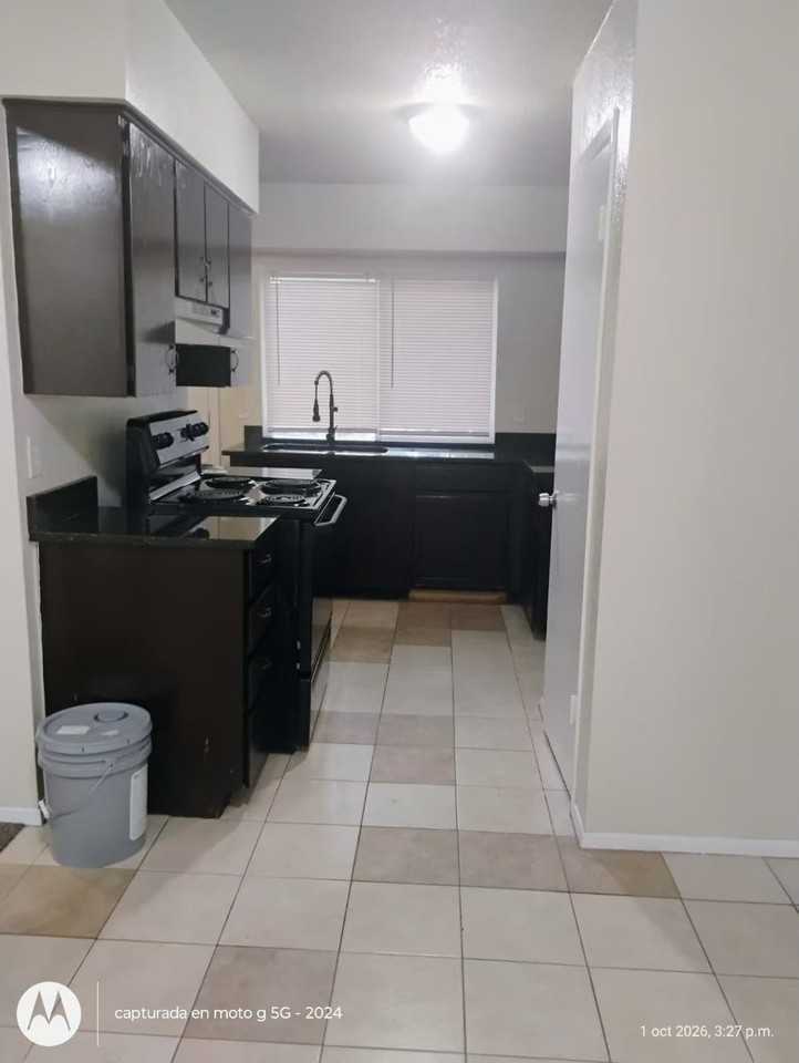 806 Northshore Dr - Photo 2 of 9