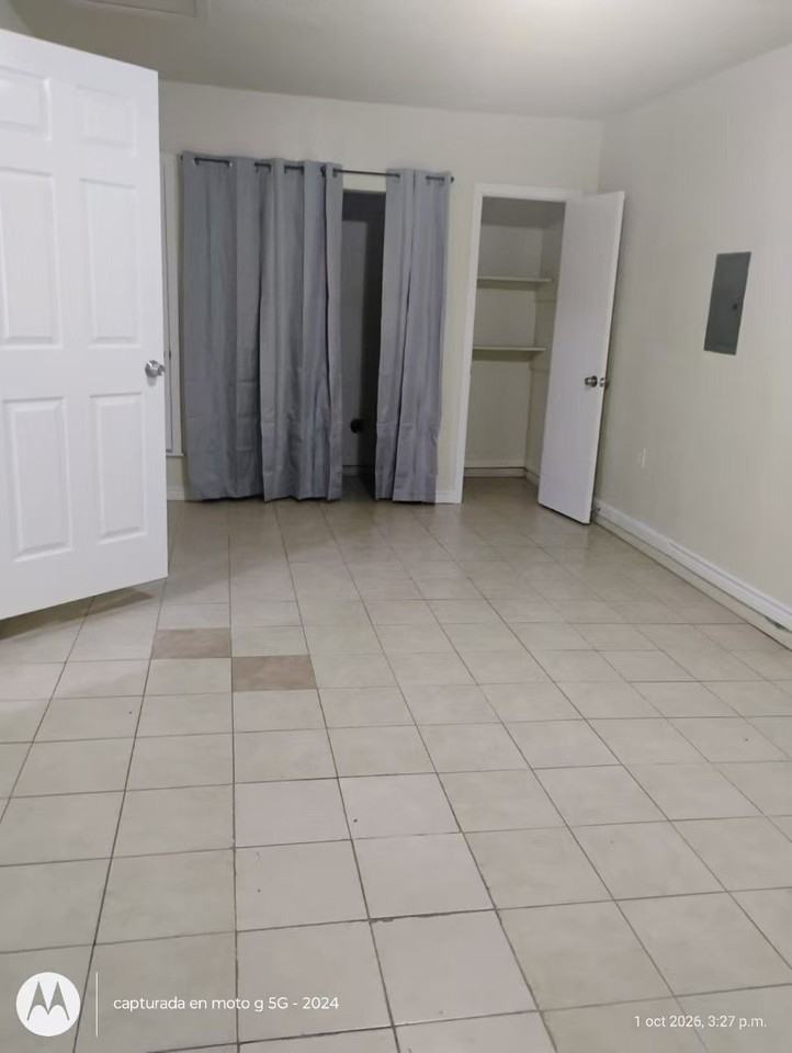 806 Northshore Dr - Photo 3 of 9
