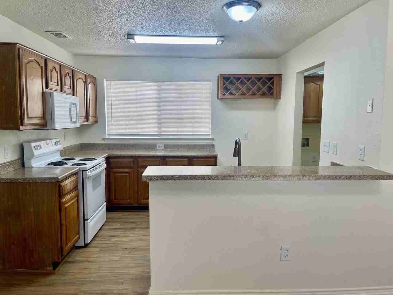 1414 Middleton Dr - Photo 5 of 14