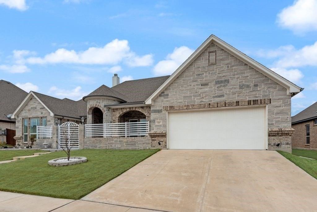 1424 Silent Springs Dr - Photo 4 of 38