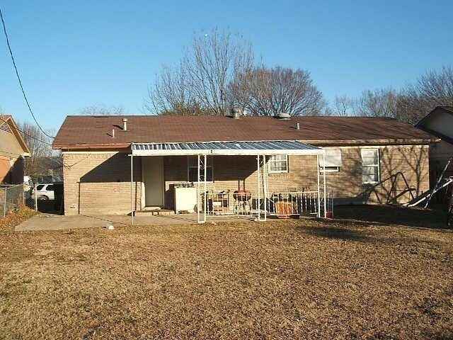2913 Gardenia Dr - Photo 2 of 10