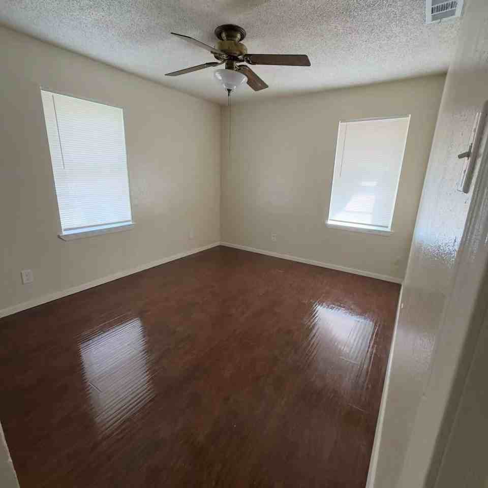 2913 Gardenia Dr - Photo 3 of 10