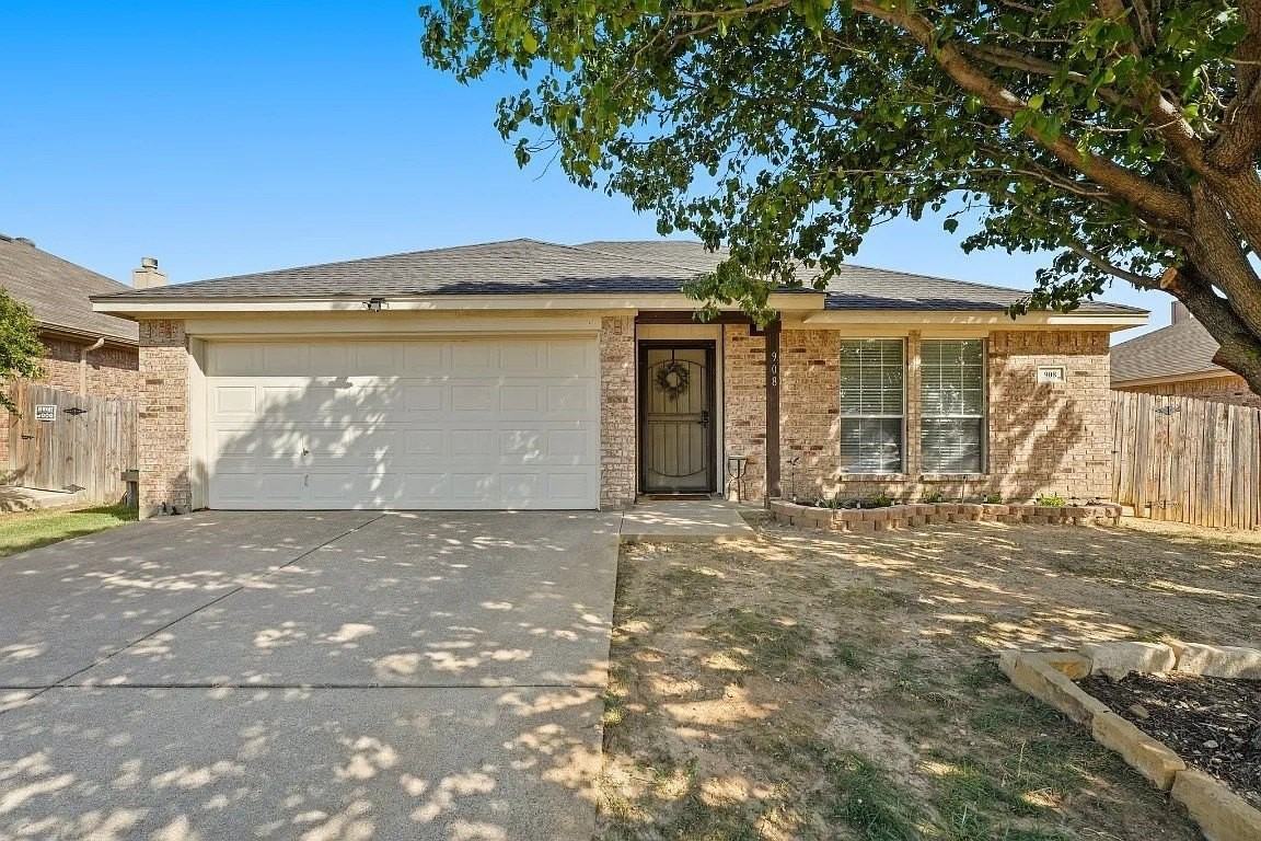 908 Crowder Dr - Photo 3 of 12