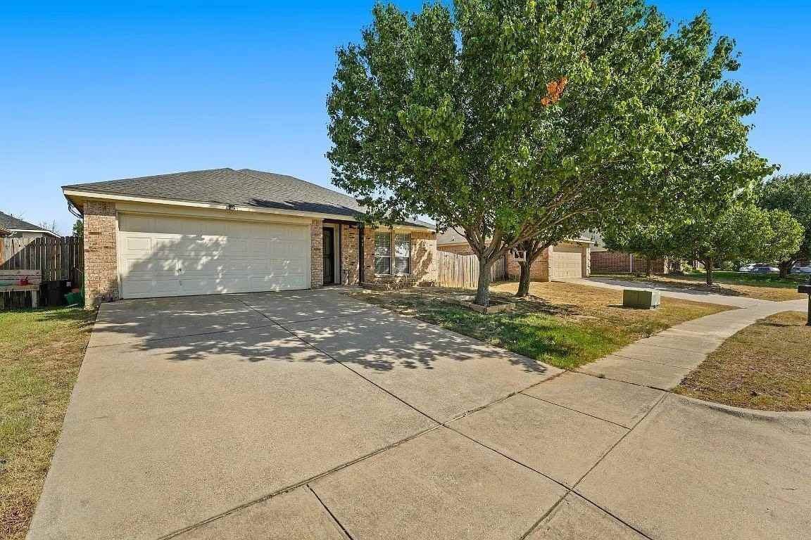 908 Crowder Dr - Photo 4 of 12