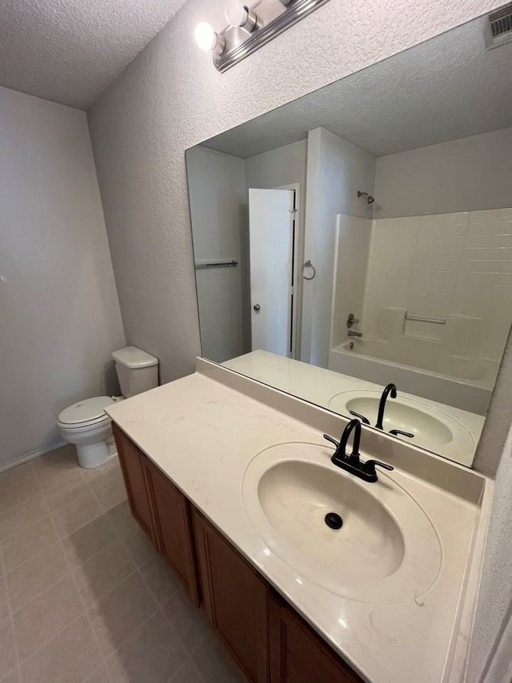 908 Crowder Dr - Photo 5 of 12