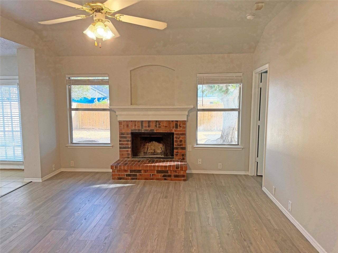 1021 Beechwood Dr - Photo 2 of 20