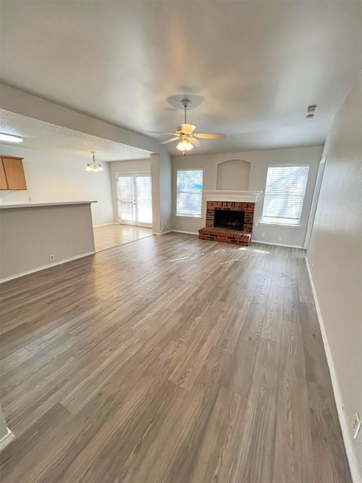 1021 Beechwood Dr - Photo 3 of 20