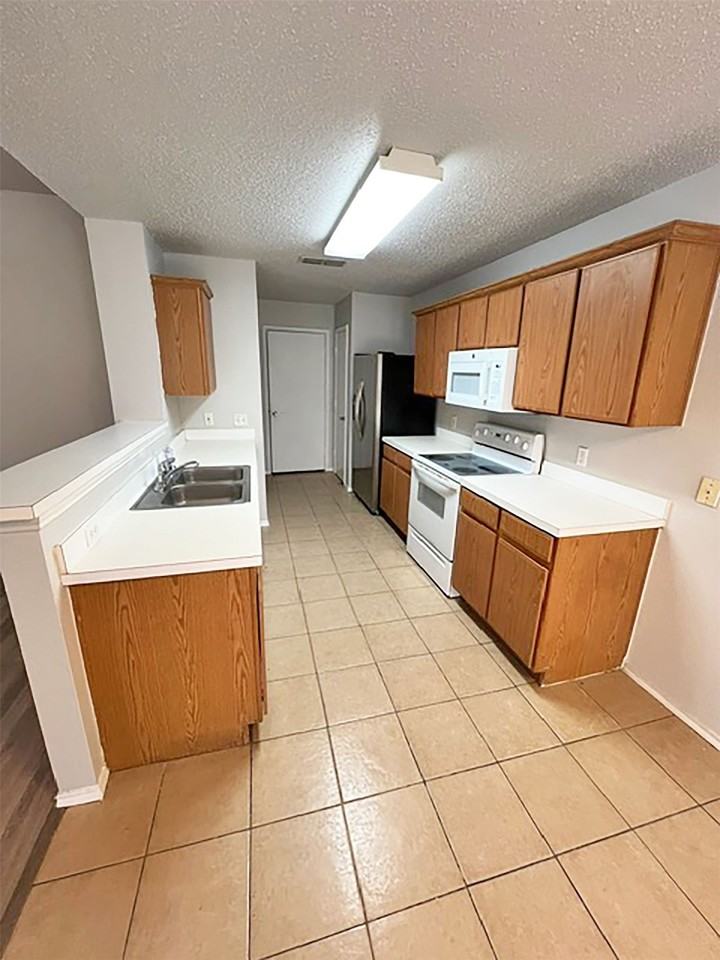 1021 Beechwood Dr - Photo 5 of 20