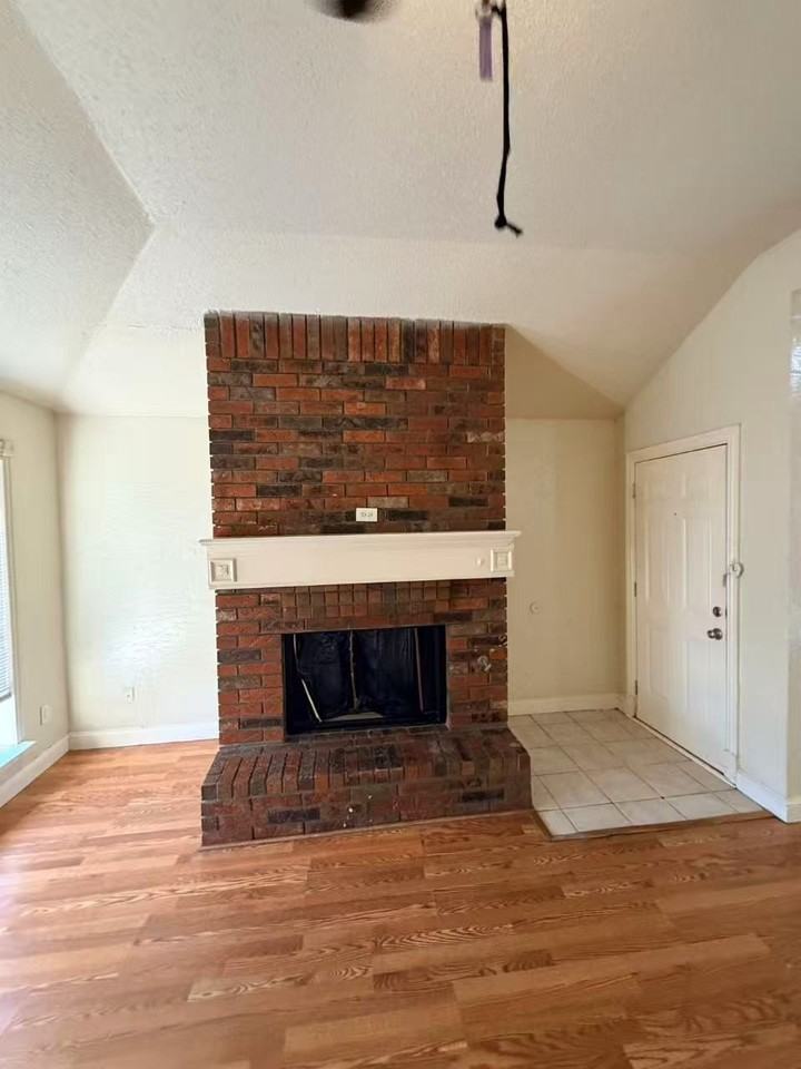 7801 Swiss Way - Photo 4 of 11