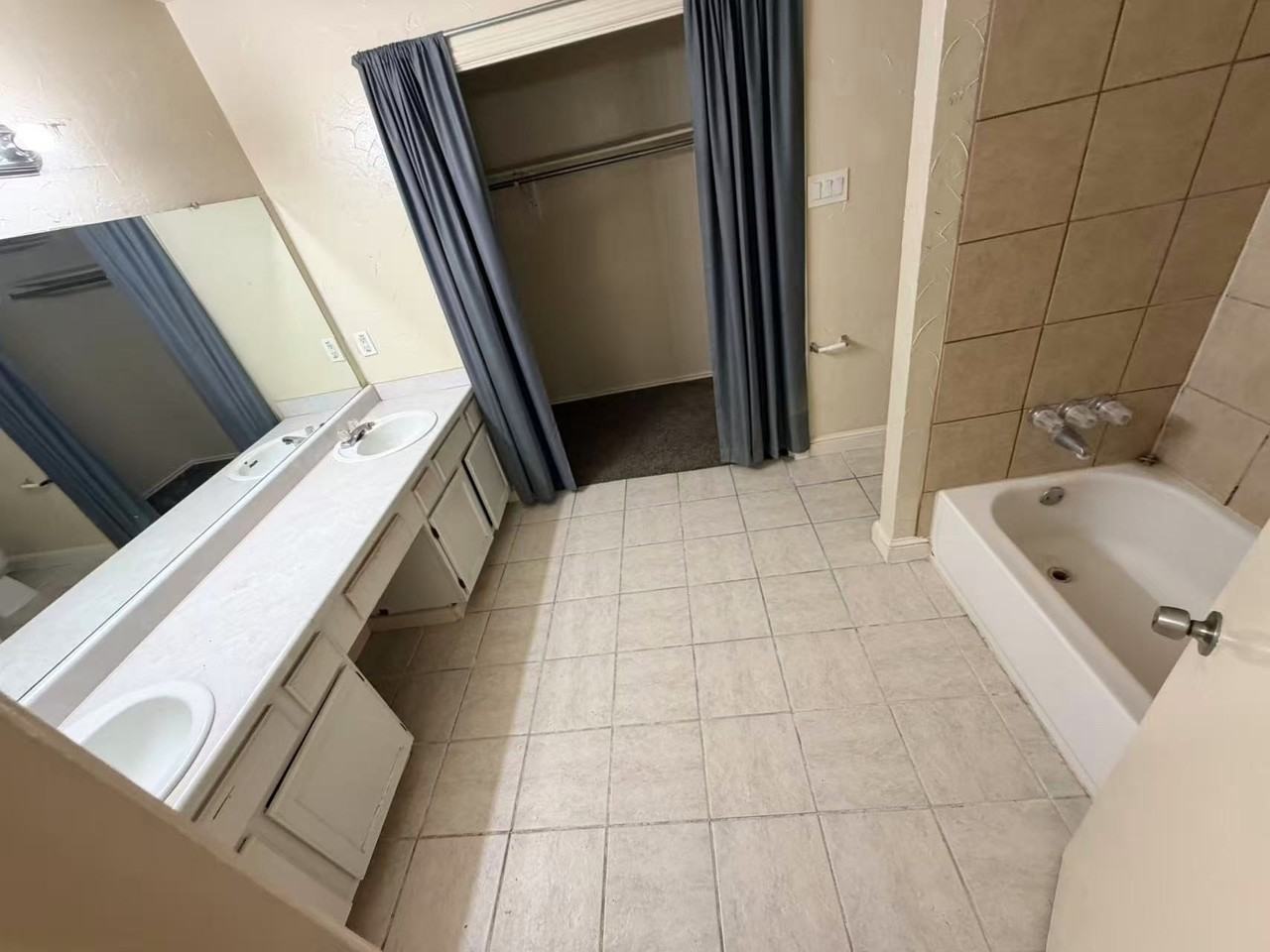 7801 Swiss Way - Photo 5 of 11
