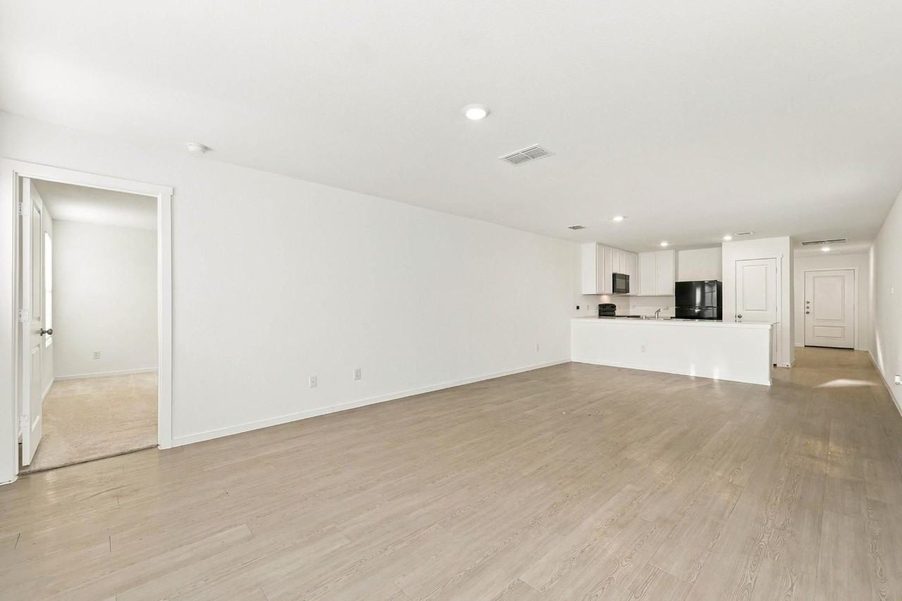 213 Poplar Pl - Photo 5 of 16