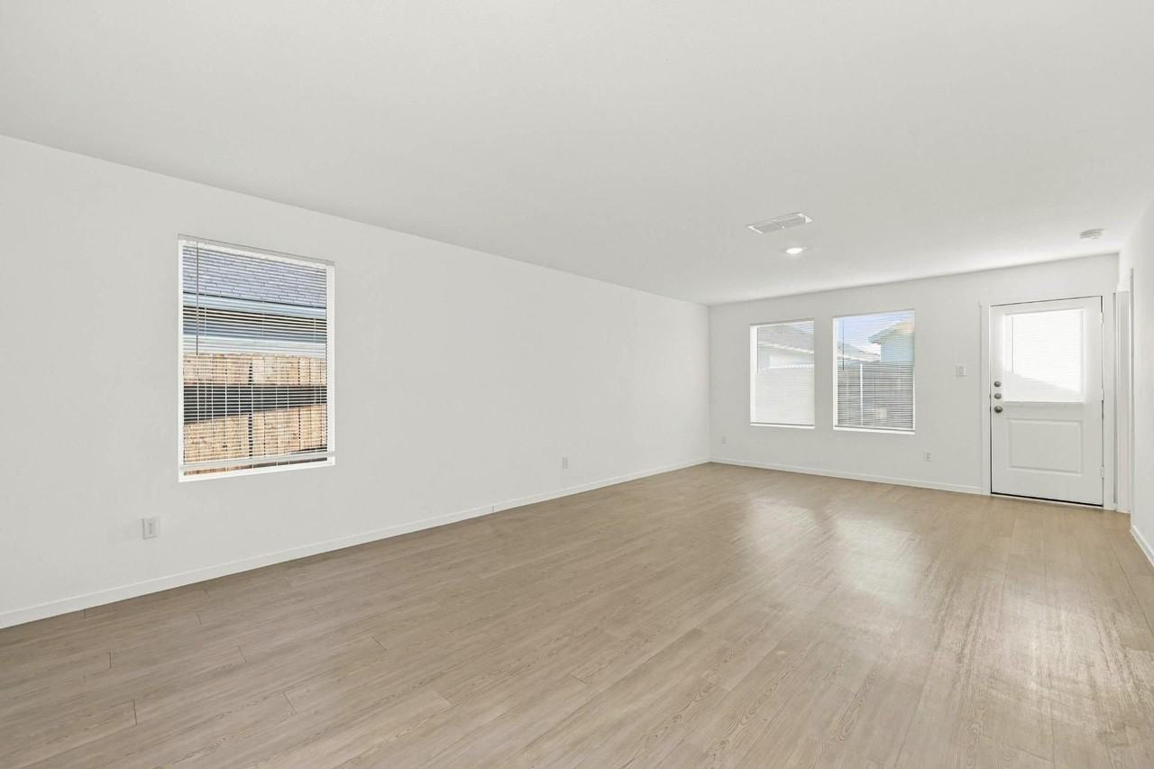 213 Poplar Pl - Photo 6 of 16