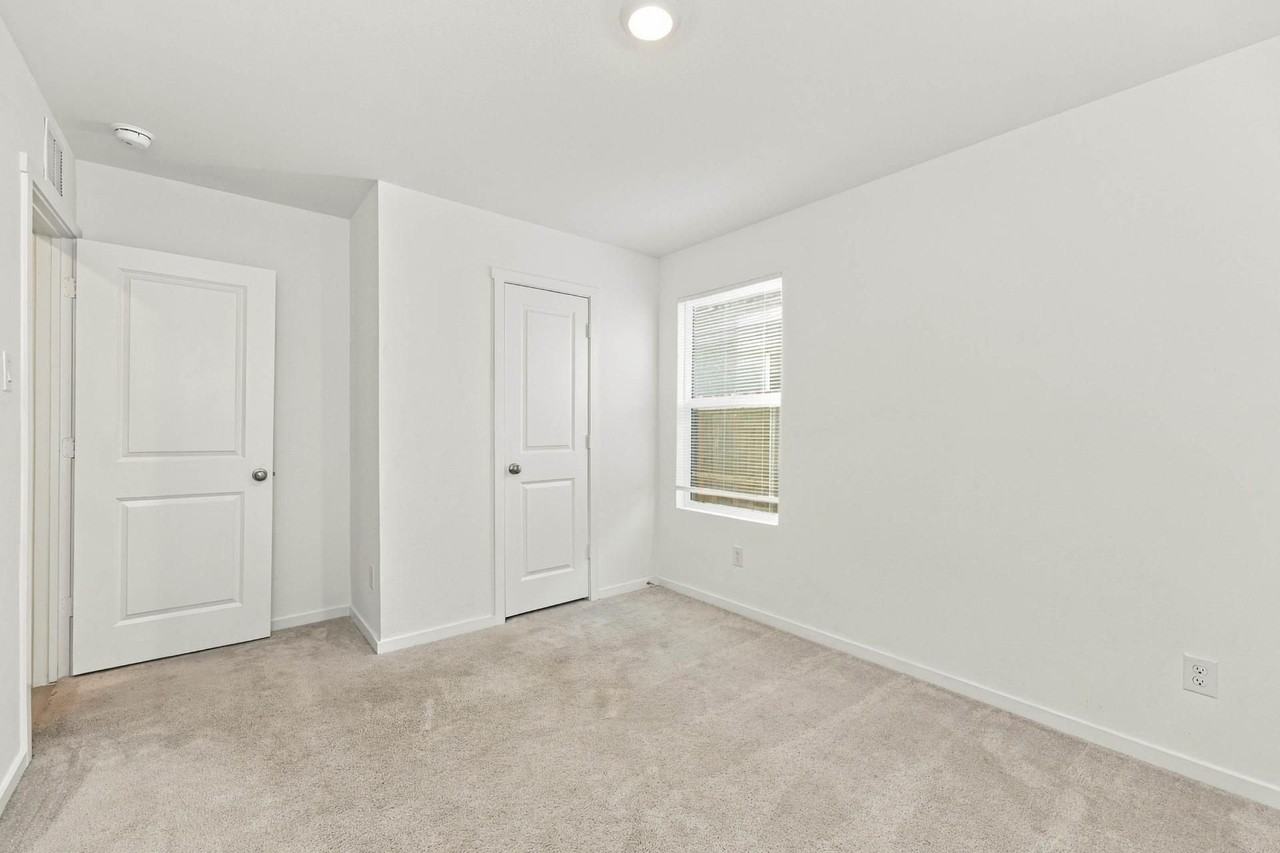 213 Poplar Pl - Photo 7 of 16