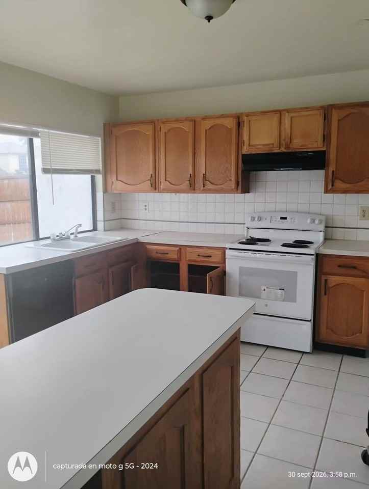 542 White Oak St - Photo 2 of 11