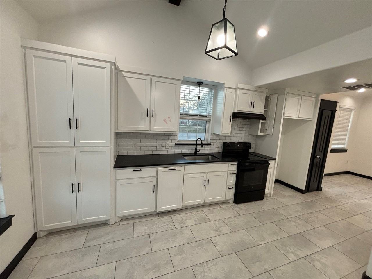 300 Avenue B - Photo 3 of 25