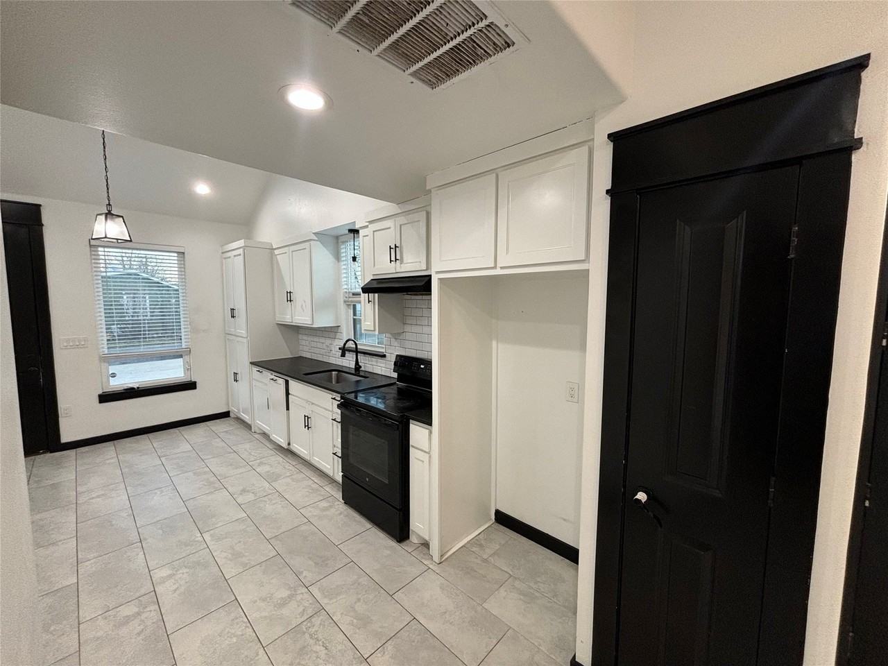 300 Avenue B - Photo 6 of 25
