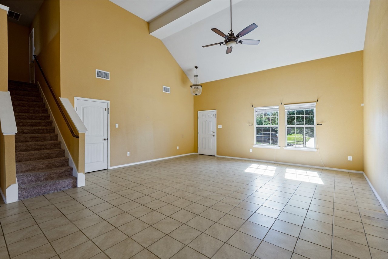 2430 Monty St - Photo 6 of 25