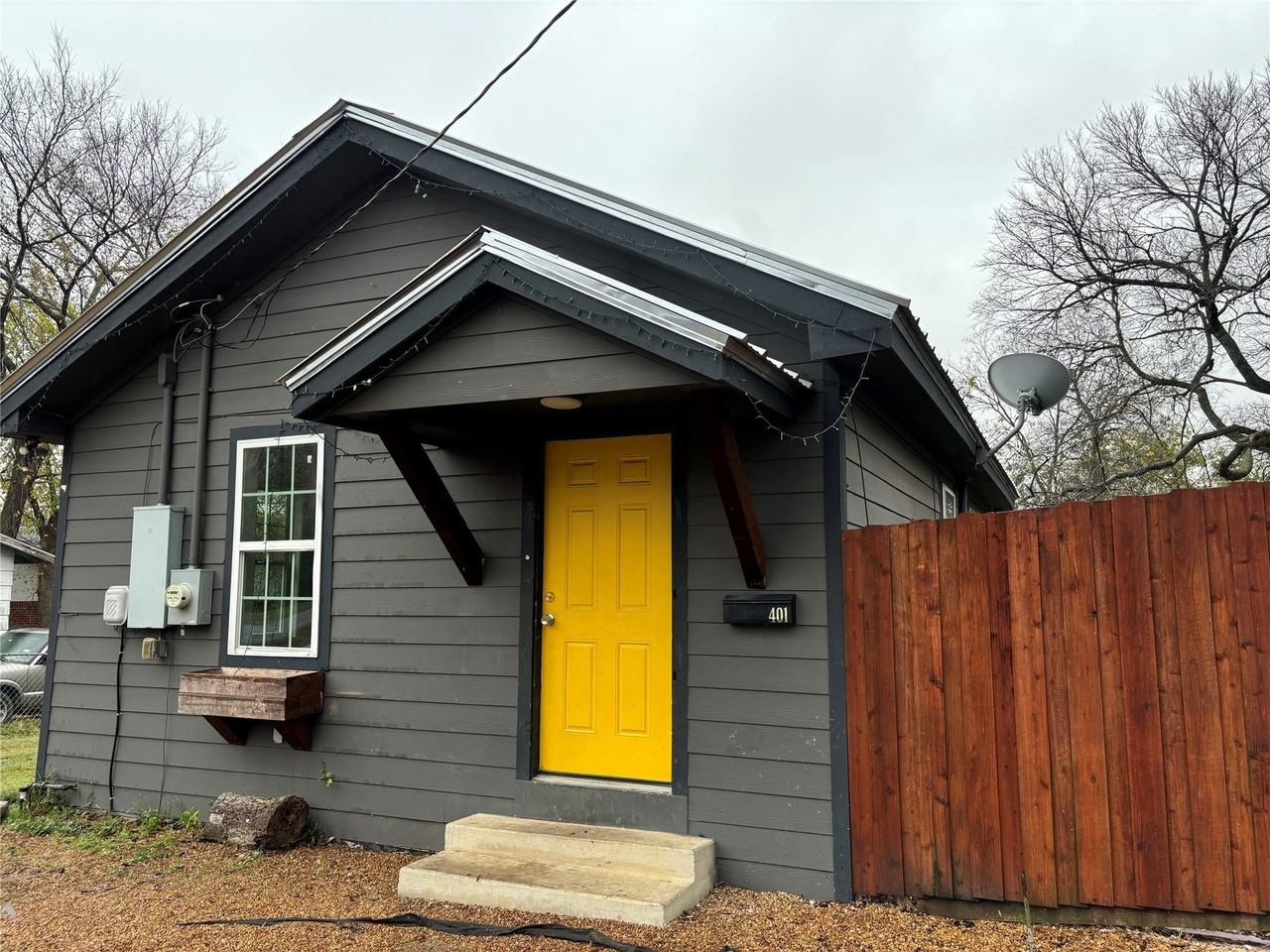 401 E Freeman St - Photo 2 of 12