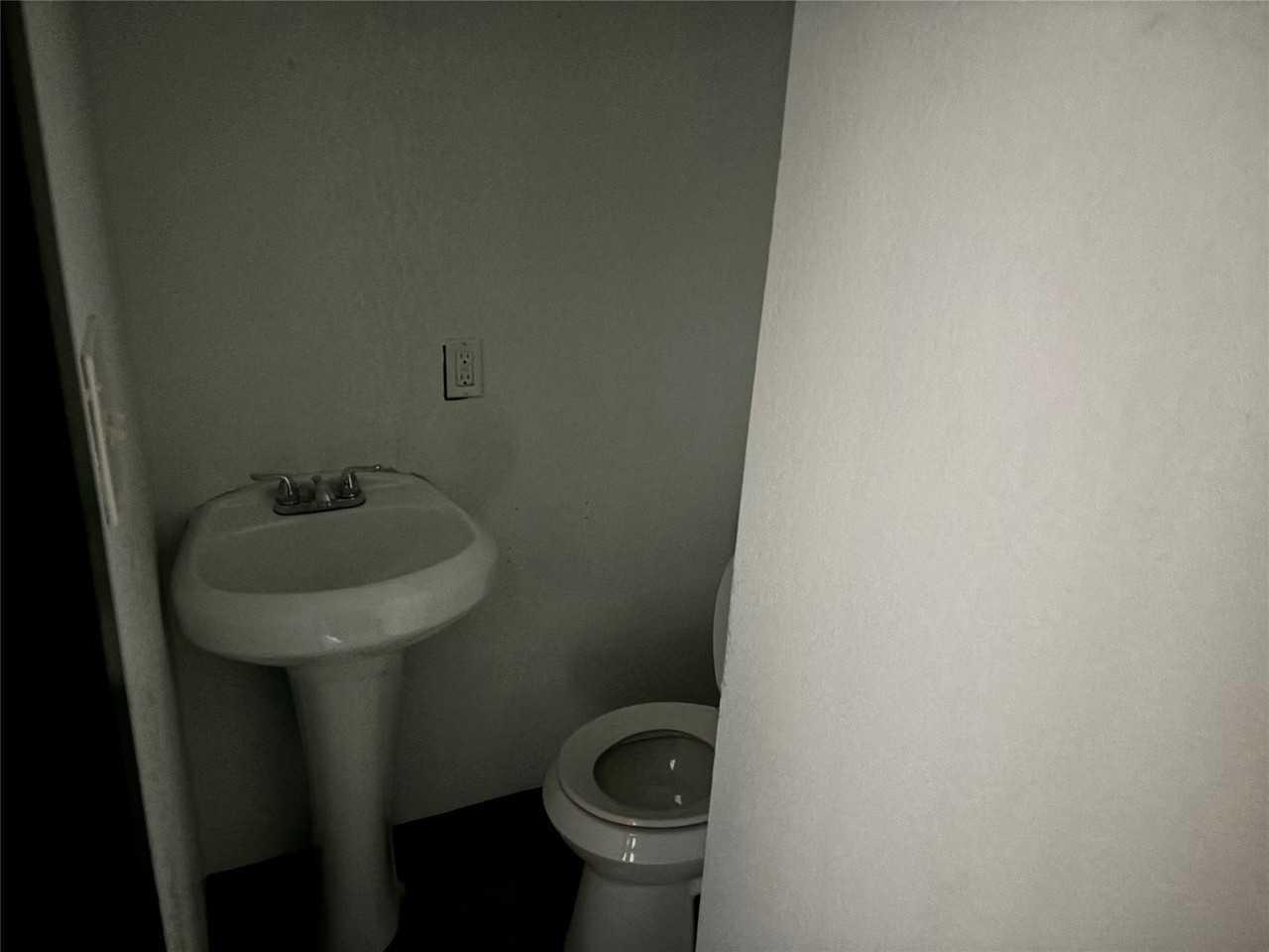 401 E Freeman St - Photo 4 of 12