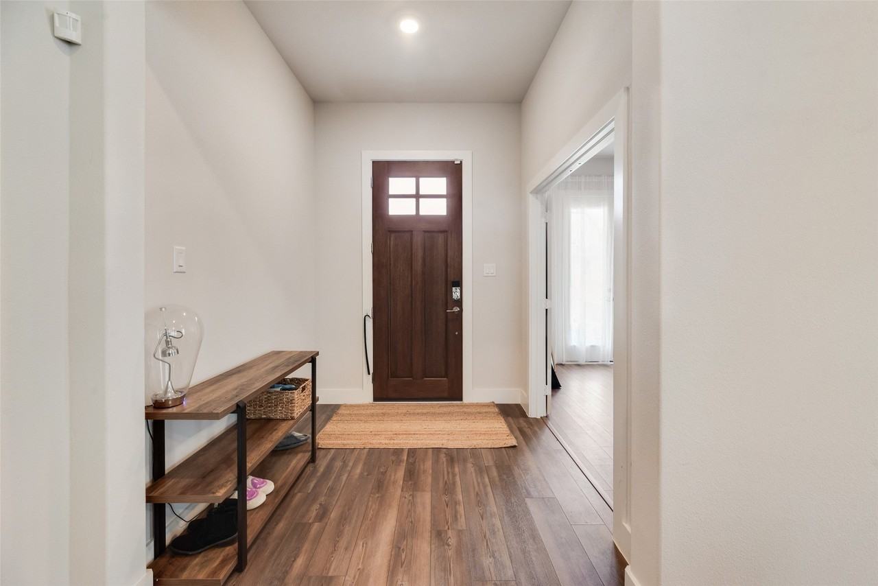 558 Torrey Pines Cir - Photo 5 of 28