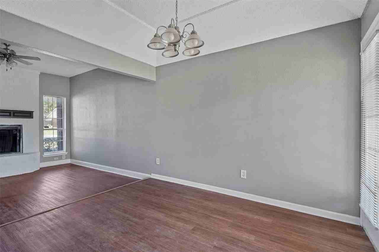 810 Custer St - Photo 4 of 21