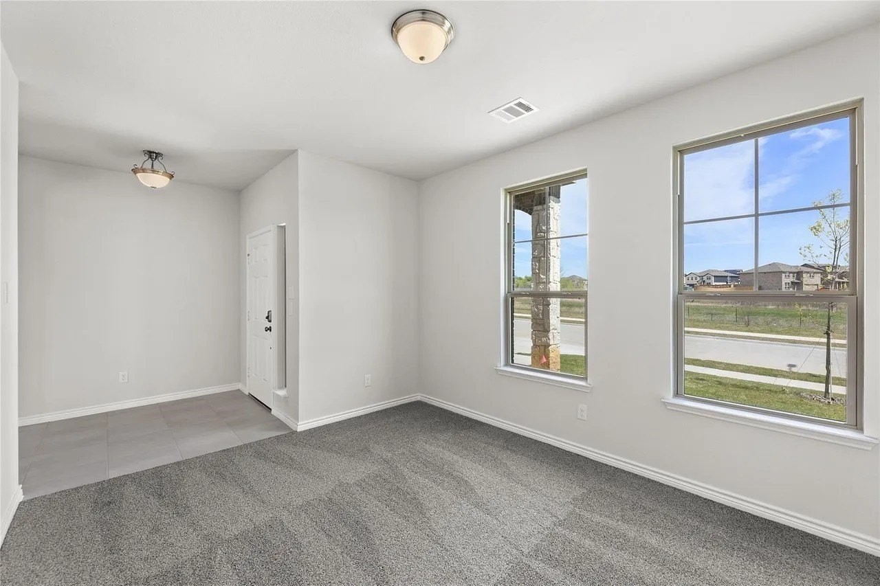2816 Desert Lily Ln - Photo 2 of 17