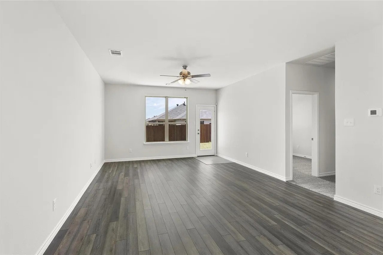2816 Desert Lily Ln - Photo 3 of 17