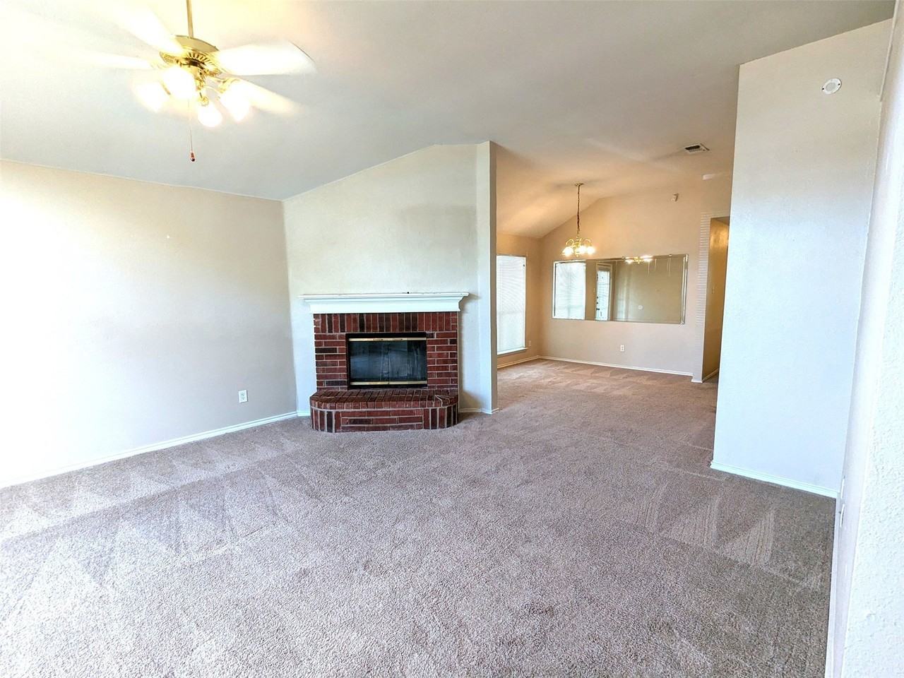 1621 Ocean Dr - Photo 2 of 17