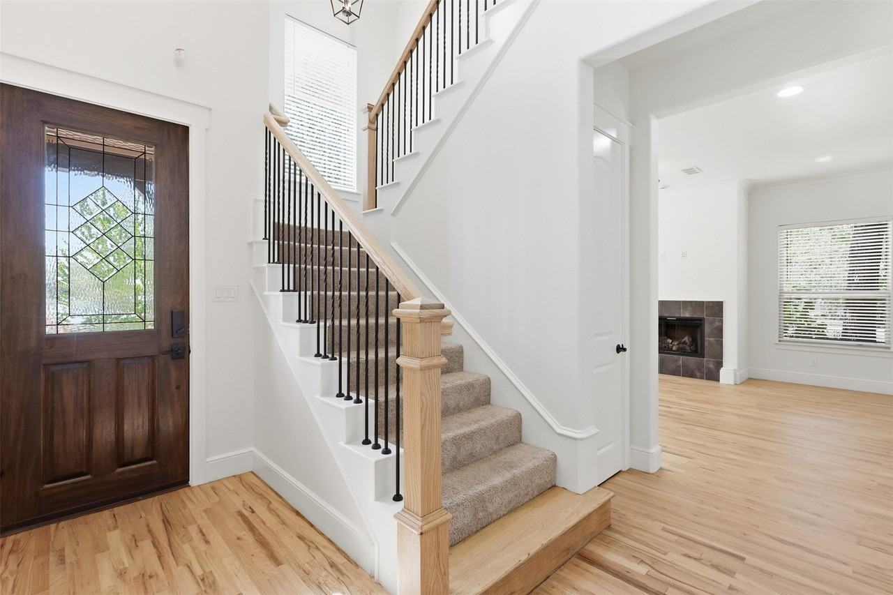 336 Kaye St - Photo 3 of 24