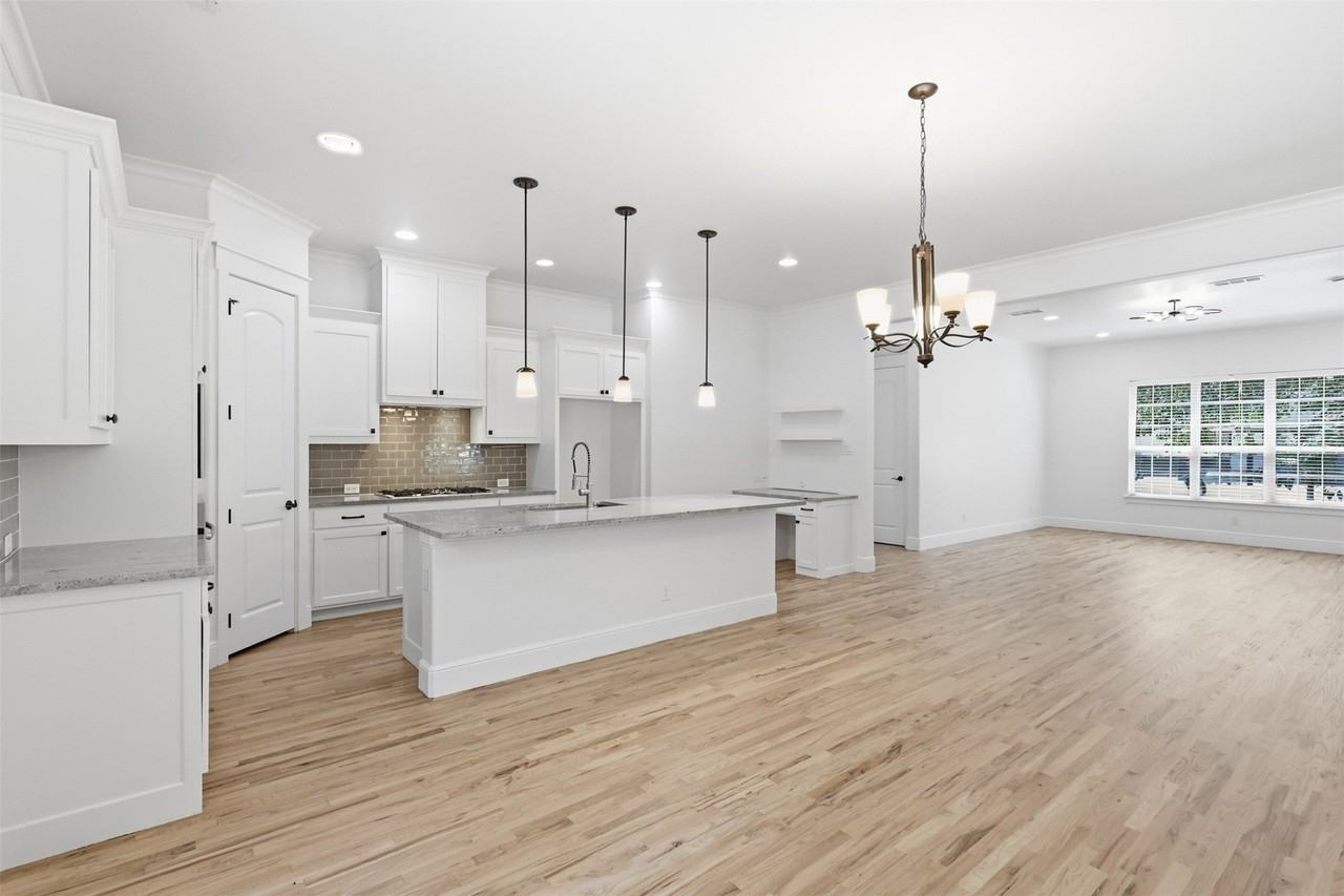 336 Kaye St - Photo 6 of 24