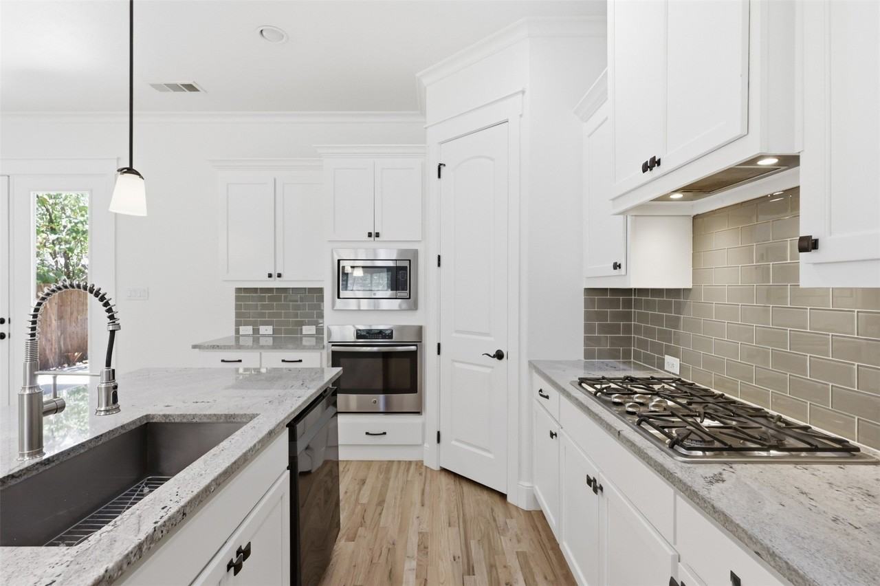 336 Kaye St - Photo 7 of 24