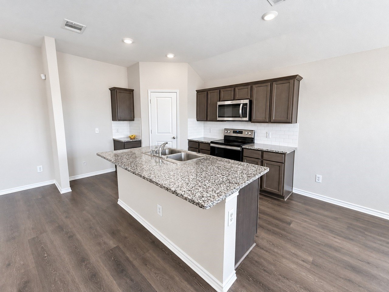 705 Cottonwood Way - Photo 6 of 30
