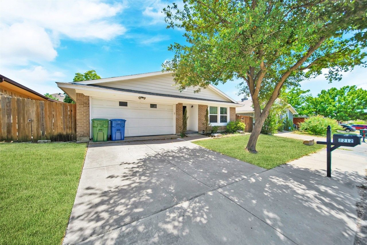 2212 Sheraton Dr - Photo 2 of 23