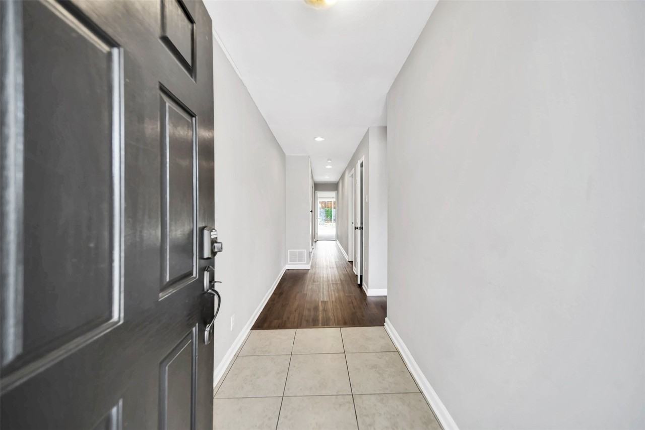 2212 Sheraton Dr - Photo 4 of 23