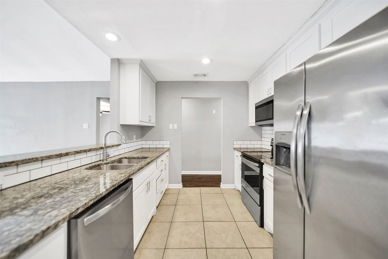 2212 Sheraton Dr - Photo 6 of 23