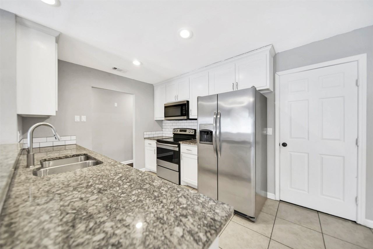 2212 Sheraton Dr - Photo 7 of 23